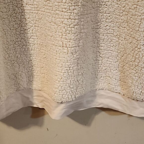 Torrid fuzzy top size 3 - Picture 2 of 4